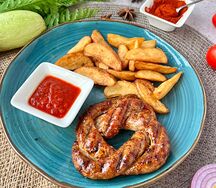 Купаты из куриного филе с картофельными дольками