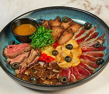 Мясная тарелка
