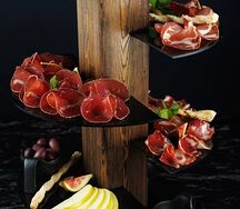 Мясные деликатесы