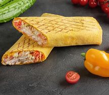 Шаурма с курицей в сырном лаваше большая