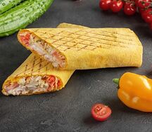Шаурма с курицей в сырном лаваша маленькая