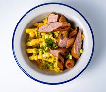 Картофель фри с колбасками