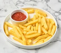 Детский картофель фри с томатным соусом