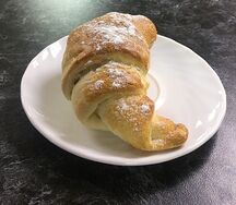 Круассан с шоколадом