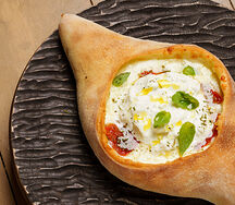 Хачапури со страчателлой и томатами кондари
