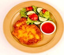 Куриный шницель с овощами