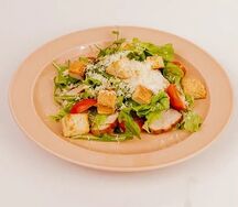Салат Цезарь с копченой курицей