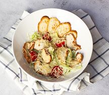Салат Цезарь с куриным филе