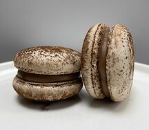Макарон шоколадный