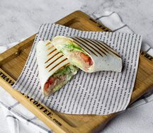 Ролл с тунцом и овощами