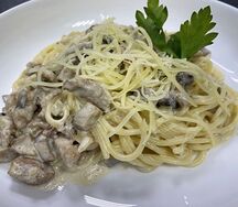 Паста с курицей и грибами