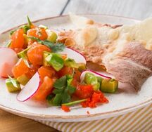 Тартар с семгой и авокадо
