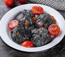 Хинкали с чернилами каракатицы