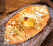 Хачапури с копченым сыром