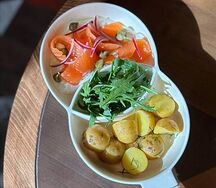 Лосось слабой соли с молодым картофелем