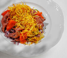 С ростбифом, красной капустой и хрустящим картофелем 
