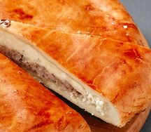 Кусочек пирога Дрожжевой с мясом 