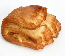Бриошь с ветчиной и сыром