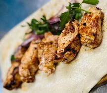 Шашлык из курицы на мангале 