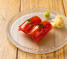 Суши Опалённый тунец и даси