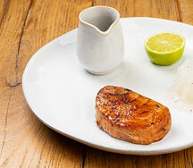 Тунец в огне, дайкон, азиатский соус