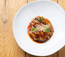 Копчёный угорь унаги, авокадо, страчателла