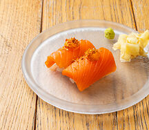 Суши Лосось и перуанский соус