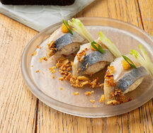 Форшмак из каспийской сельди, икра щуки, Бородинский тост