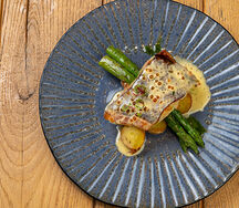 Палтус, молодой картофель, спаржа, соус из разной икры