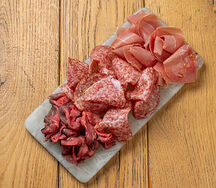 Мясные деликатесы