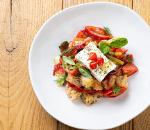 Греческий салат, черемша, рассольный сыр