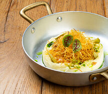 Бефстроганов из рапанов, картофельное пюре, белые грибы