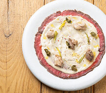 Вителло тоннато, печень трески, каперсы