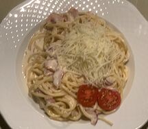 Паста с сырокопченой грудинкой и пармезаном