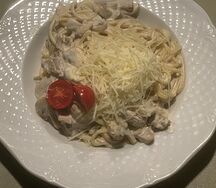 Паста с цыпленком грибами и пармезаном