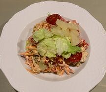 Салат с цыпленком, болгарским перцем, корейской морковью и ананасами 