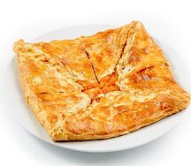 Пирог с тыквой, изюмом и орехами