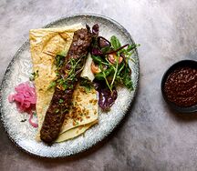 Кебаб из ягнёнка и говядины с абхазской аджикой