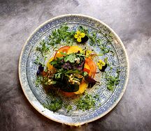 Салат из томатов и крема Бри