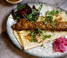 Кебаб из свинины с чёрным айоли