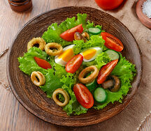 Салат Теплый с кальмаром и шампиньонами