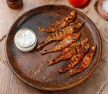 Мойва фри с чесночным соусом