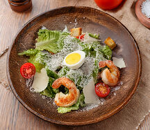 Салат Цезарь с креветками