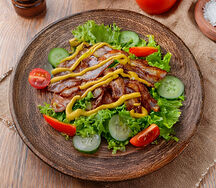 Фирменный Теплый салат со свининой