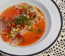 Судак с тартаром из овощей и хренадёром