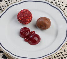 Трюфель, мармелад, малина в шоколаде