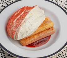 Сливочный крем с клубникой и мягким печеньем