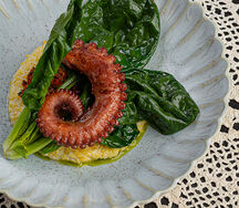 Осьминог с кукурузной кашей 	