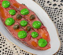 Кижуч без шубы с соусом из эстрагона