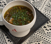 Щи из зелёной капусты с копчёной грудинкой